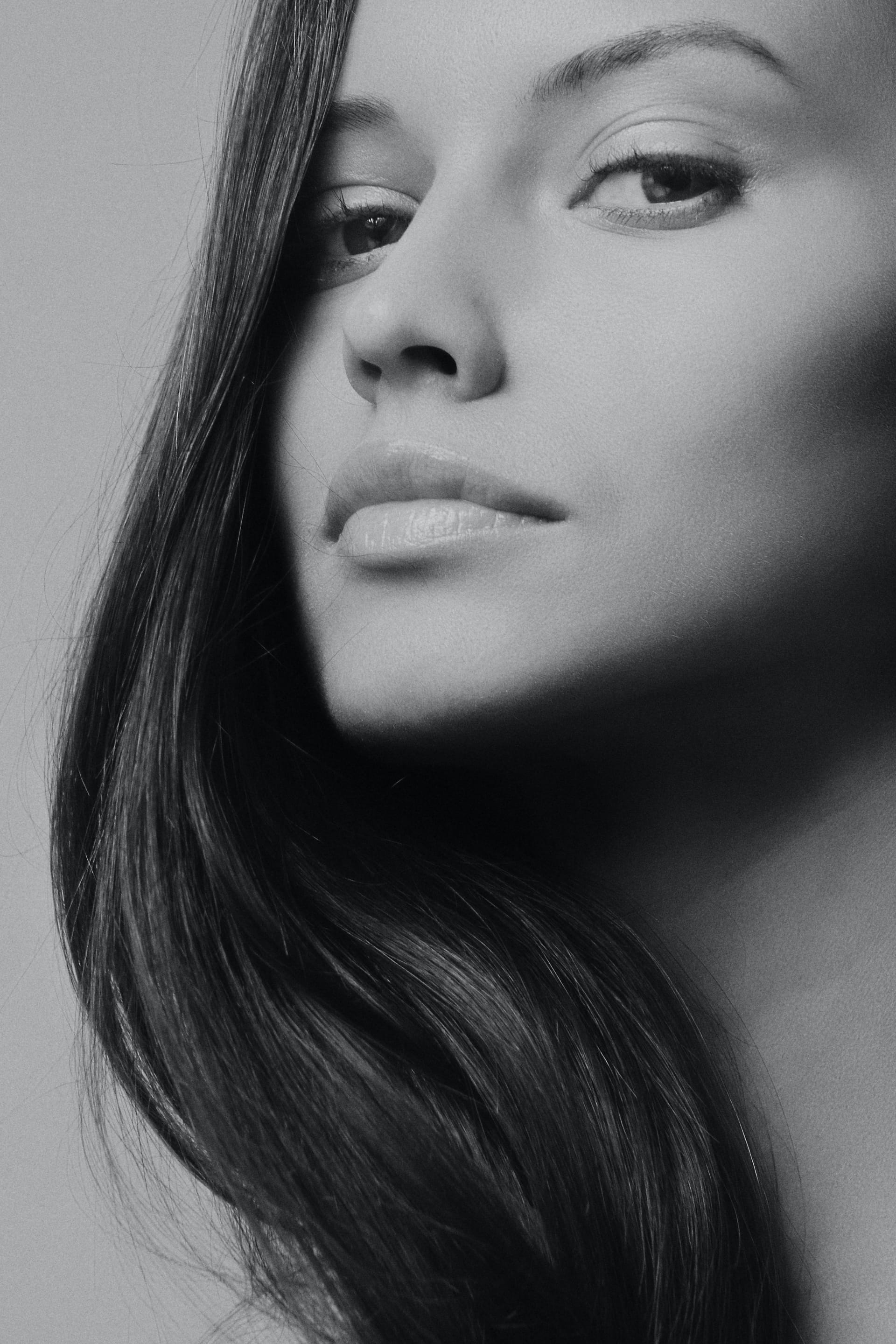 At-Home Dermaplaning: An Effective, Gentle Exfoliating Treatment