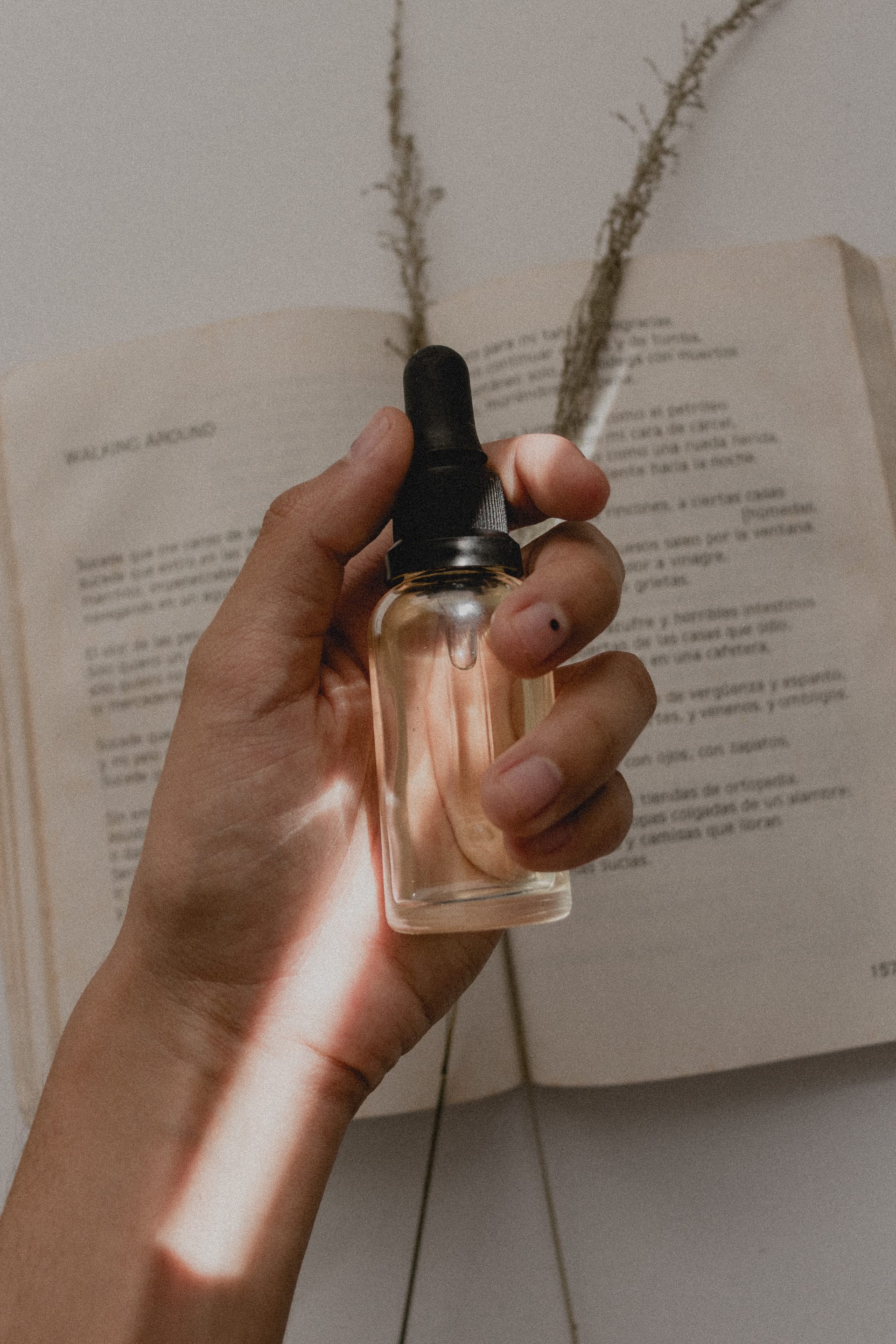 What are Polyhydroxy Acids (PHAs) and What Are Their Benefits for the Skin?